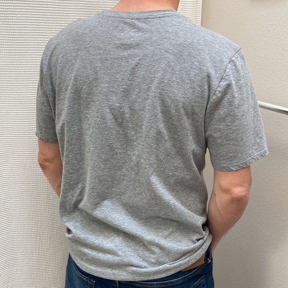 Men’s Nike Tee Marquette Golden Eagles athletic cut grey shirt. - Picture 3 of 12